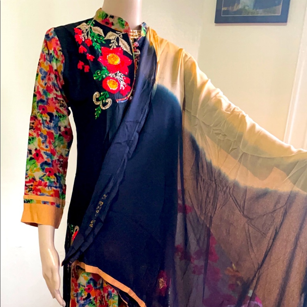 Indian Pakistani brand new beautiful dresss size 40”